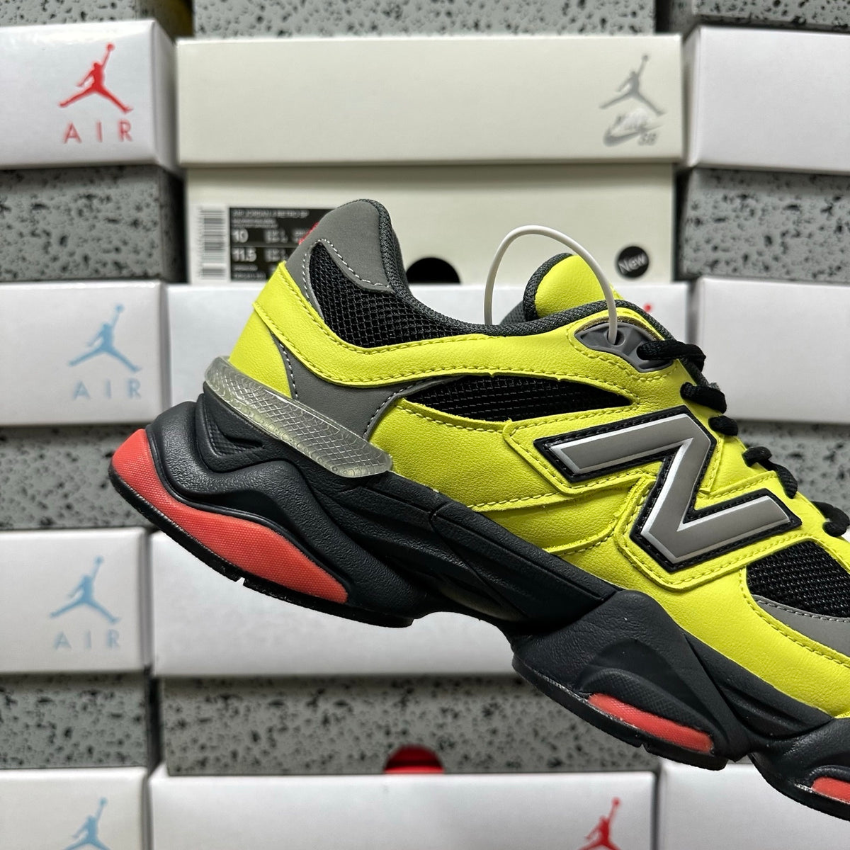 New Balance 9060 'Jaune Fluo Noir'