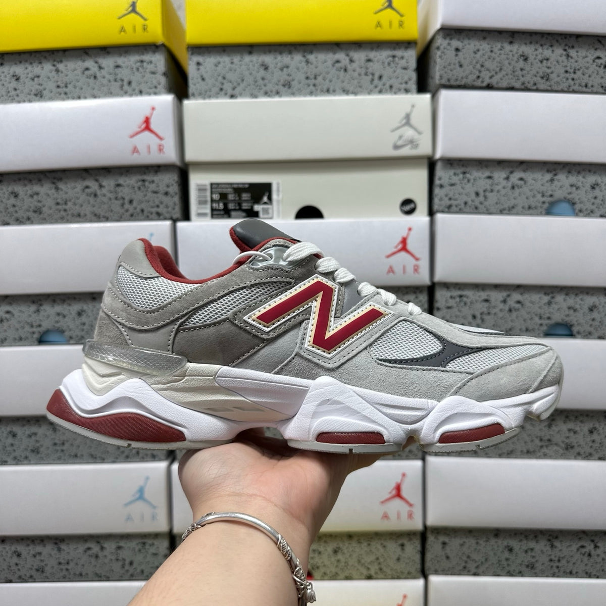 New Balance 9060 'Gris Rouge Bordeaux'