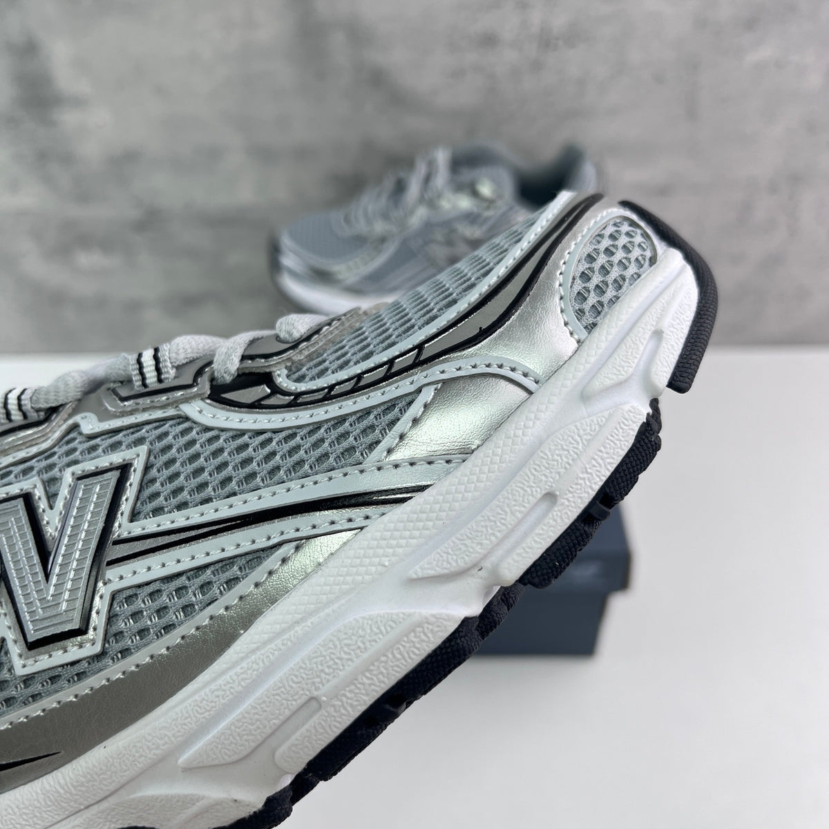 New Balance 740 'Argent Noir'