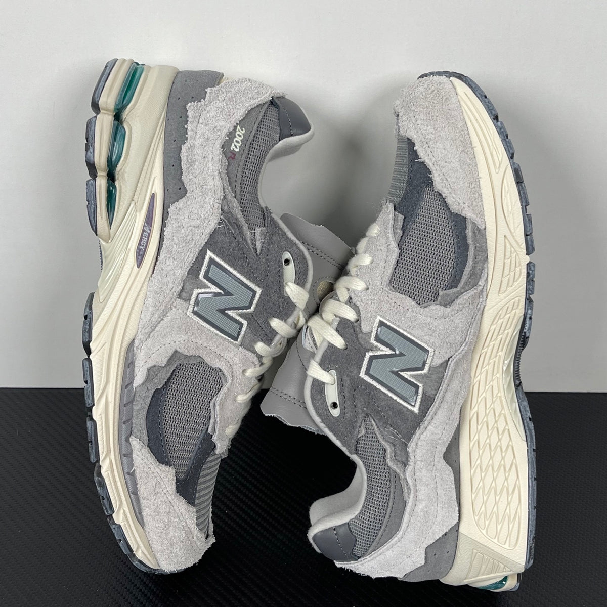 New Balance 2002R 'Gris Argent'