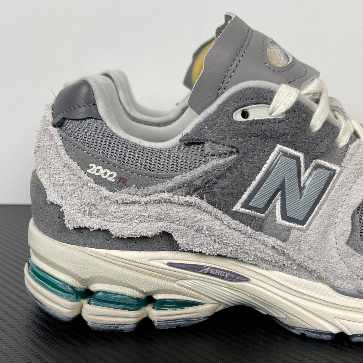 New Balance 2002R 'Gris Argent'