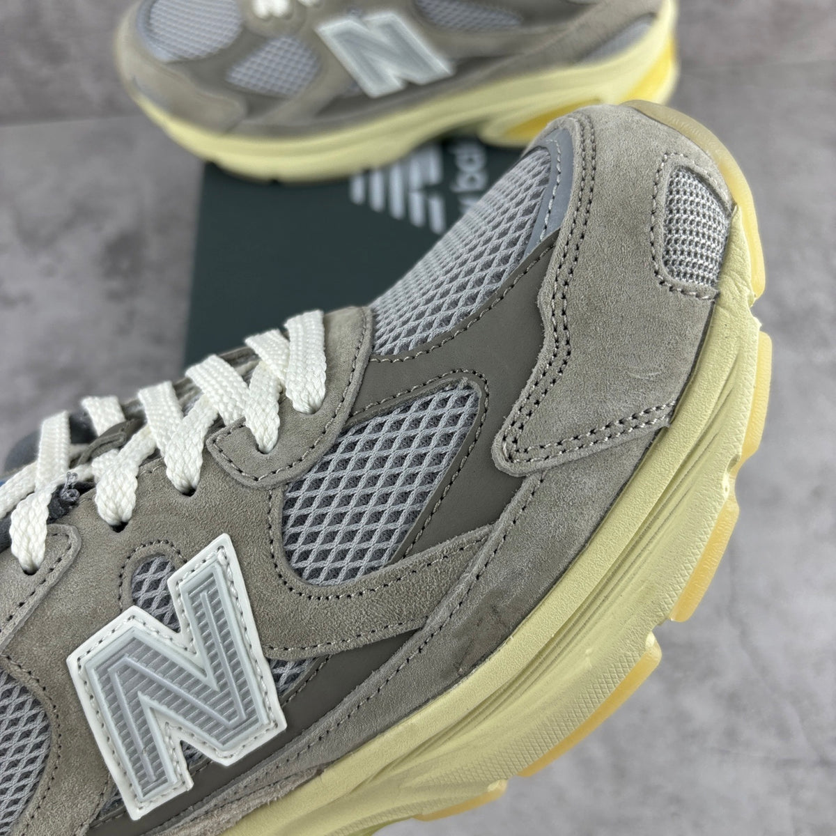New Balance 2010 'Gris Jaune Pâle'