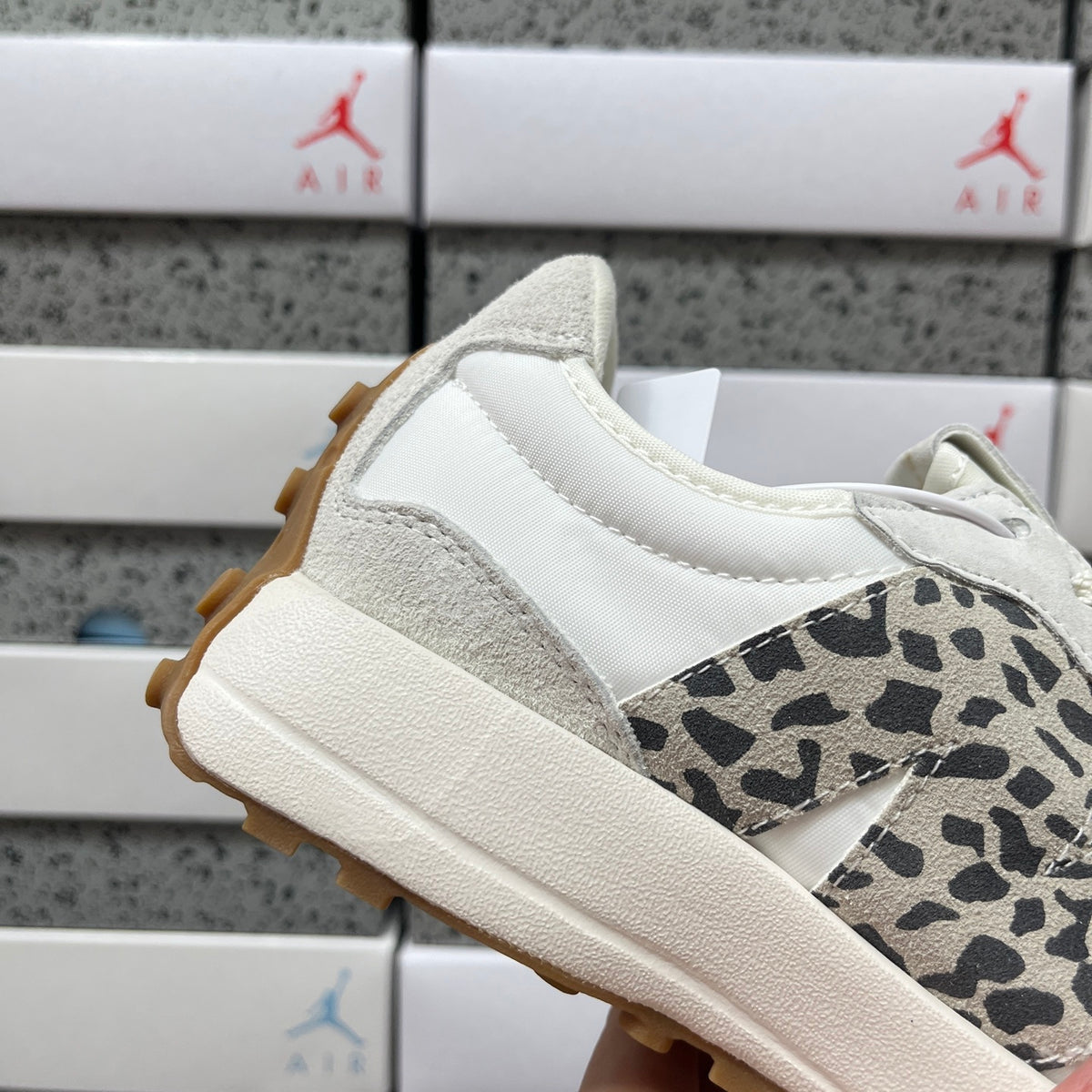New Balance 327 'Blanc Léopard'