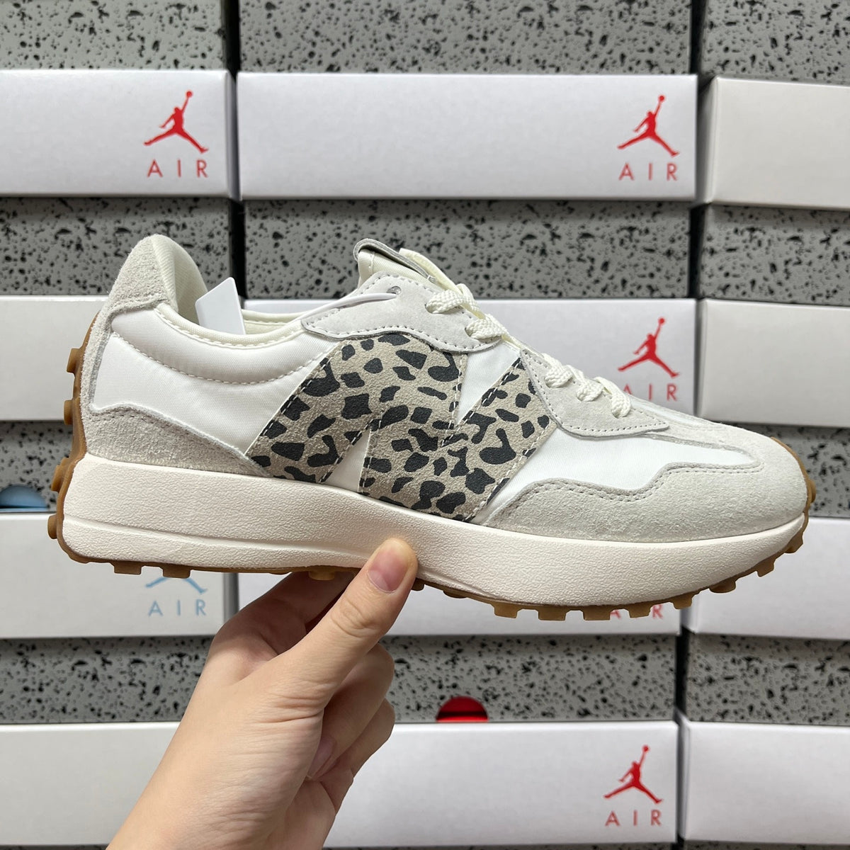 New Balance 327 'Blanc Léopard'