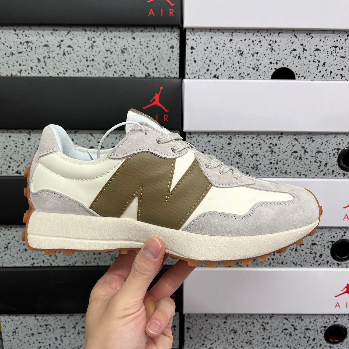New Balance 327 'Blanc Kaki'