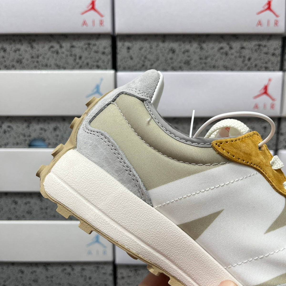 New Balance 327 'Beige Doré'
