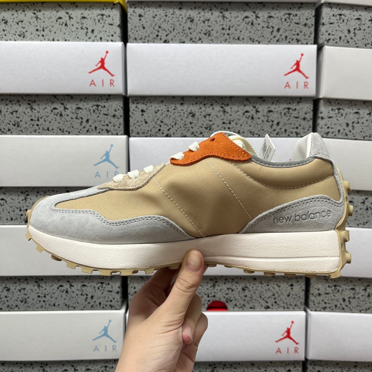 New Balance 327 'Beige Doré'