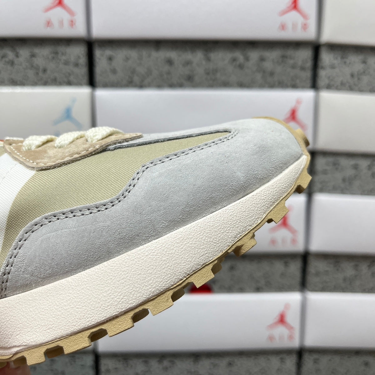 New Balance 327 'Beige Doré'