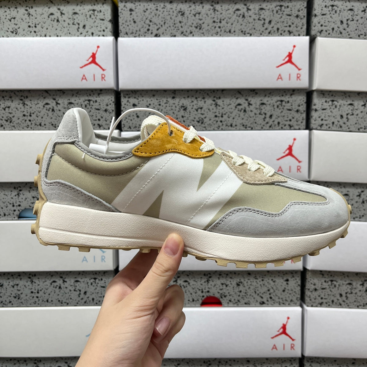 New Balance 327 'Beige Doré'