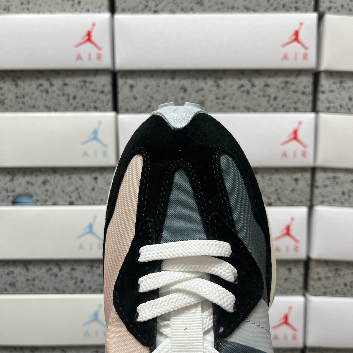 New Balance 327 'Noir Gris Blanc'