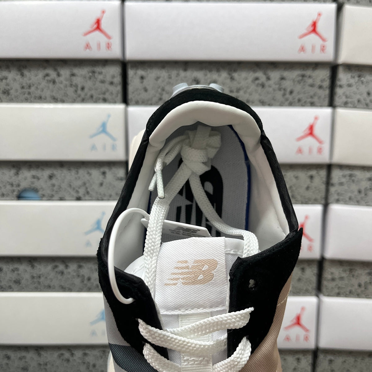 New Balance 327 'Noir Gris Blanc'