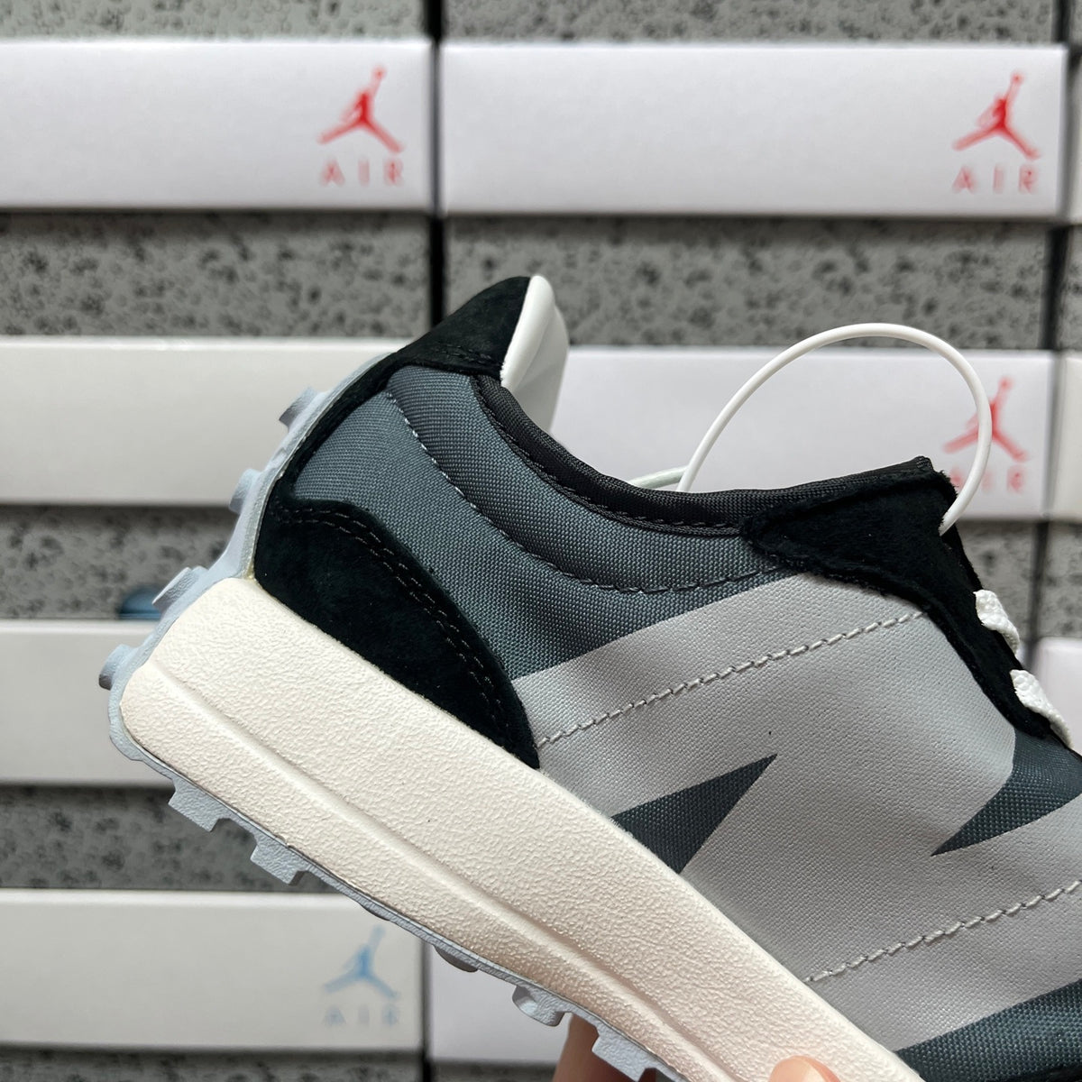 New Balance 327 'Noir Gris Blanc'