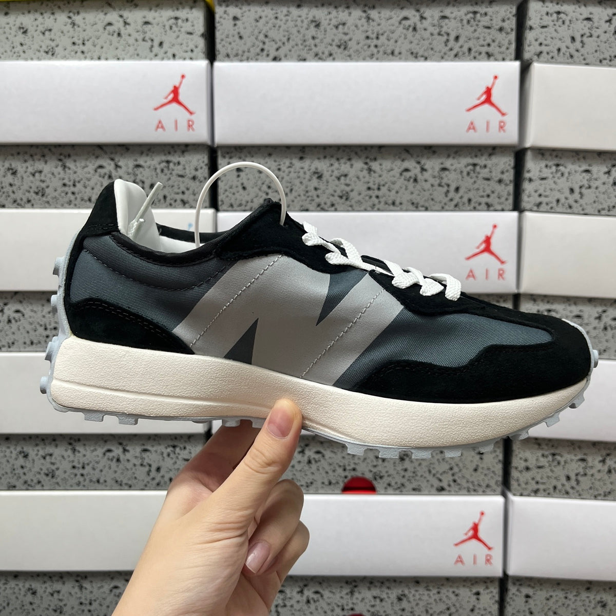 New Balance 327 'Noir Gris Blanc'