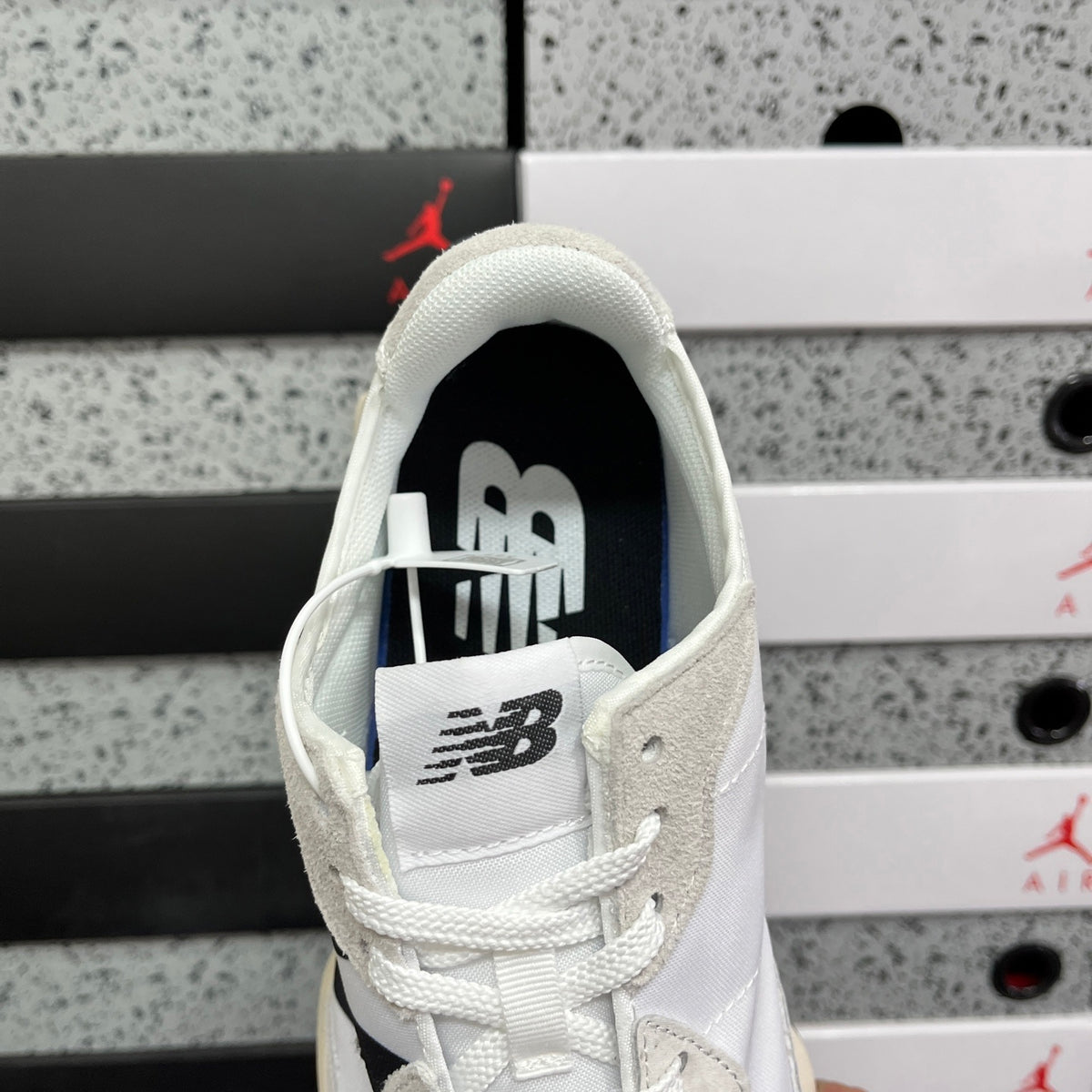 New Balance 327 'Blanc Noir Gris'