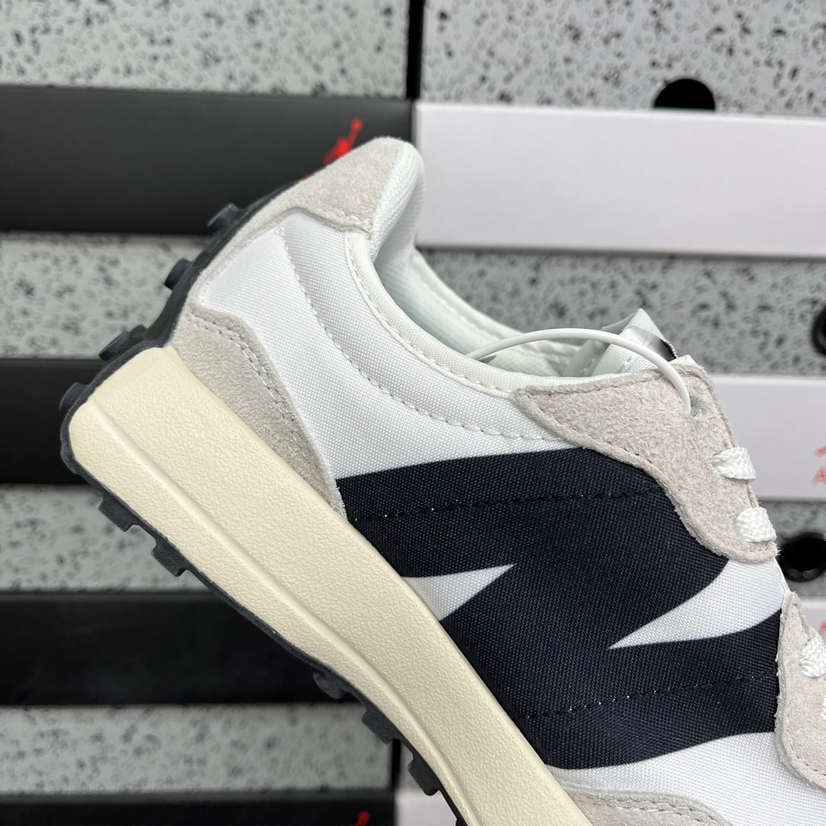 New Balance 327 'Blanc Noir Gris'