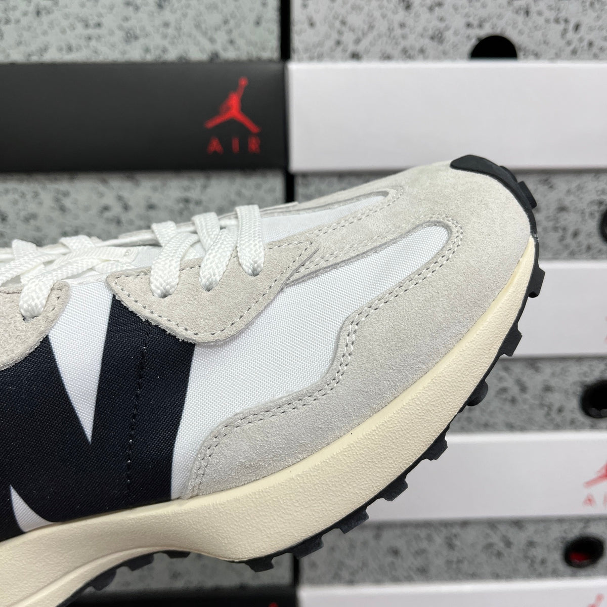 New Balance 327 'Blanc Noir Gris'