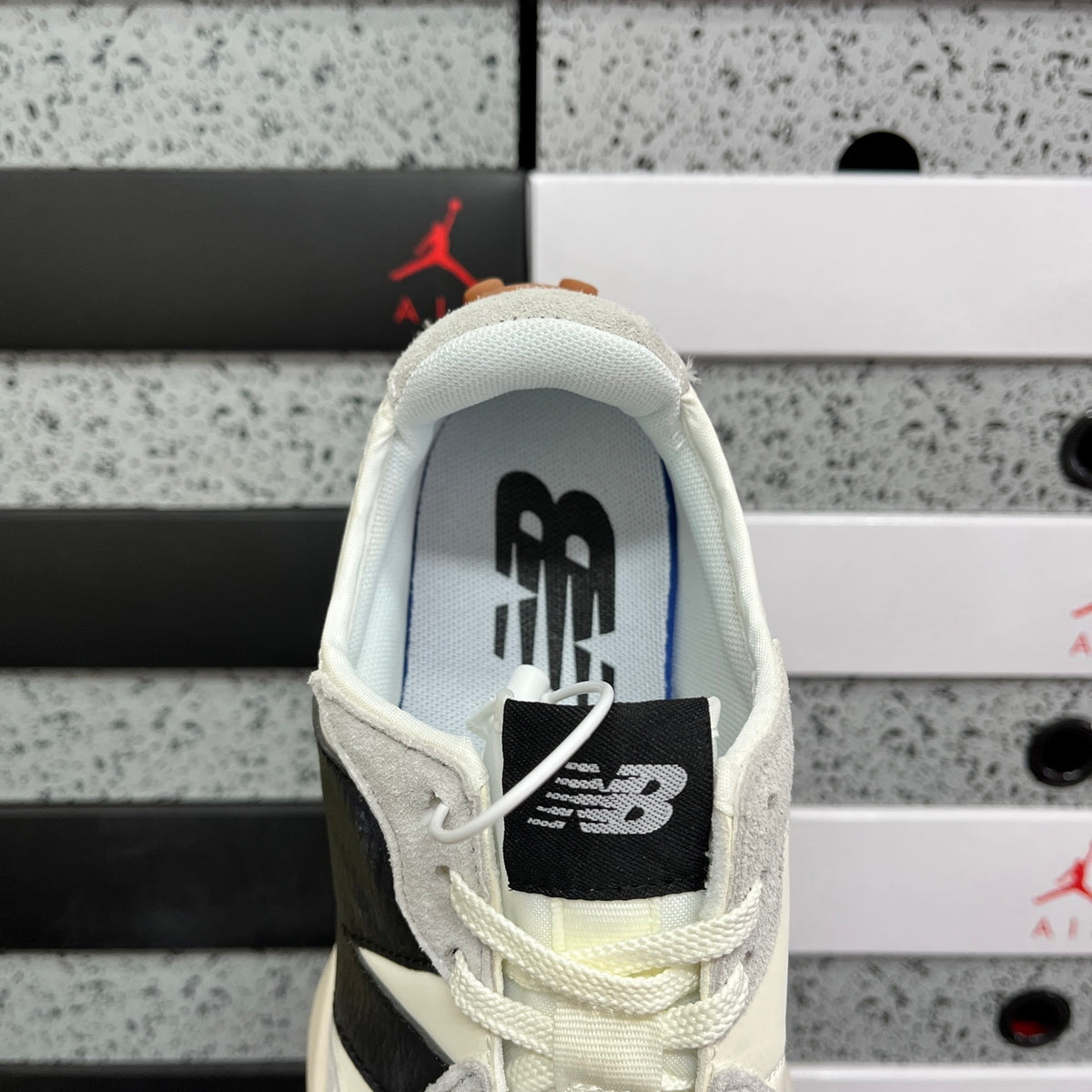 New Balance 327 'Blanc Noir'