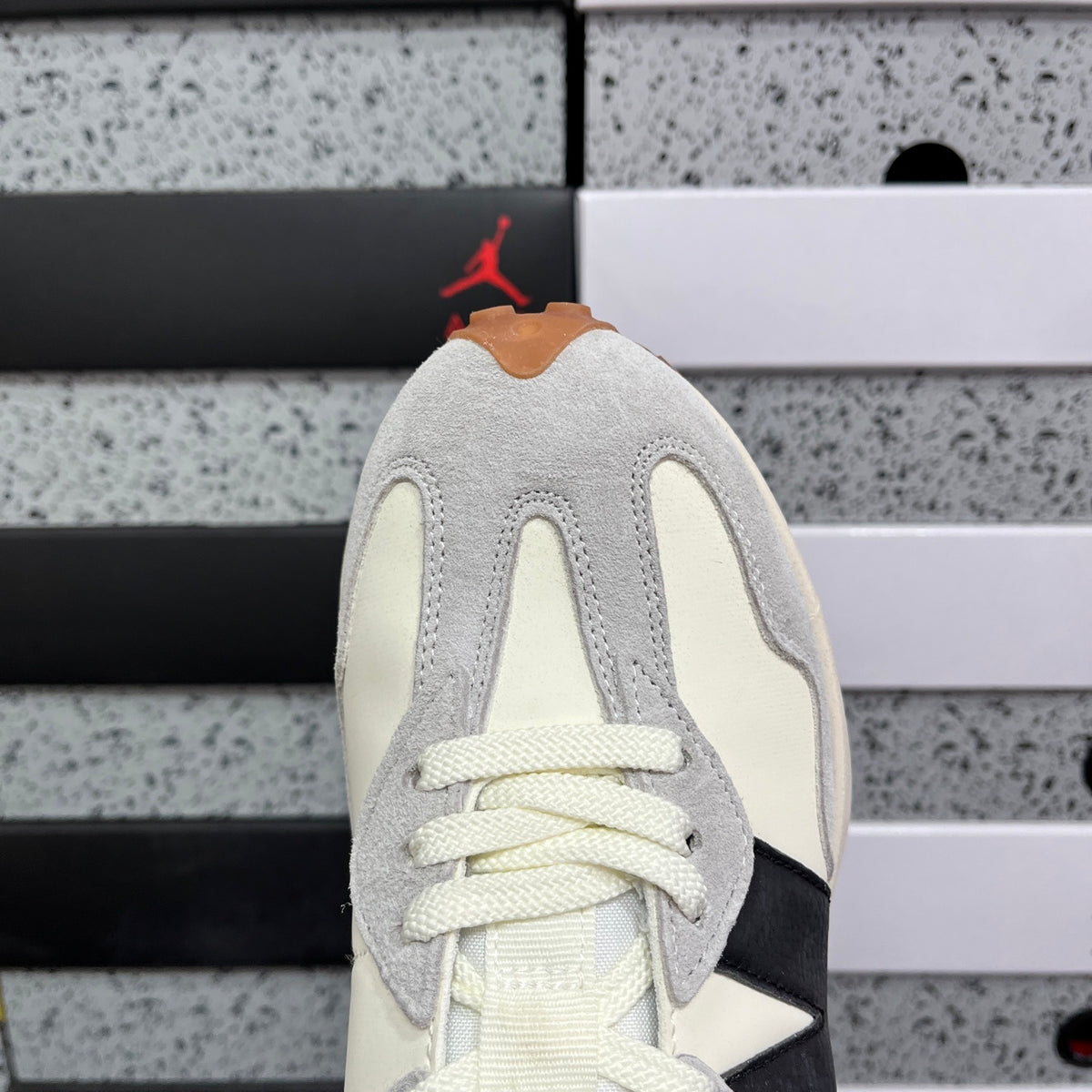 New Balance 327 'Blanc Noir'