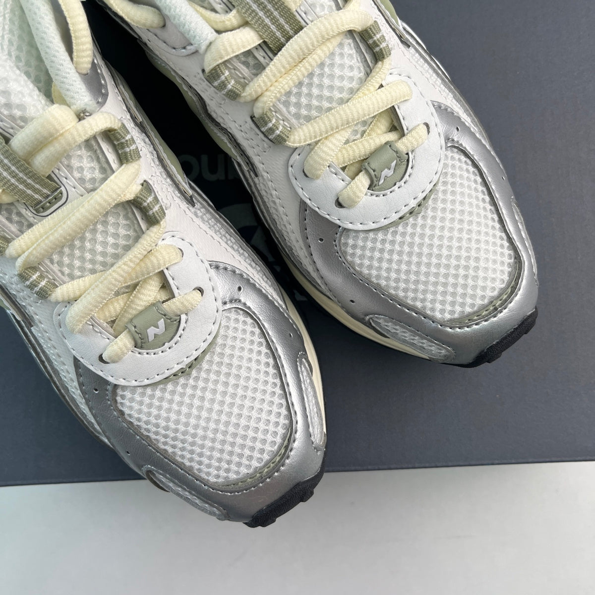 New Balance 204L 'Argent Blanc Kaki'
