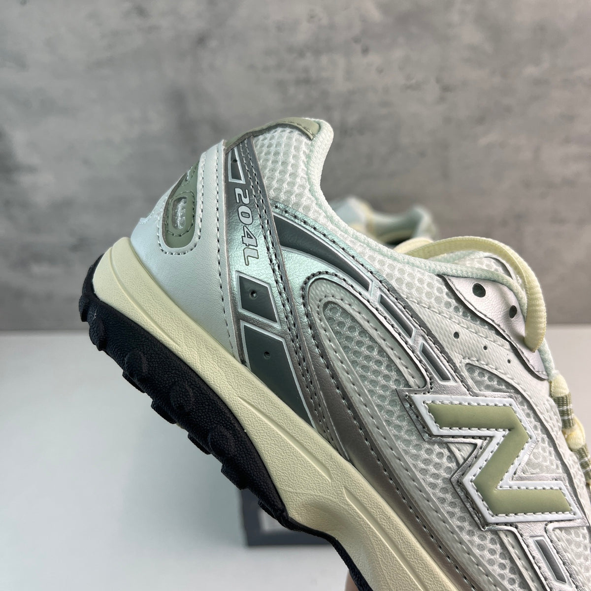 New Balance 204L 'Argent Blanc Kaki'