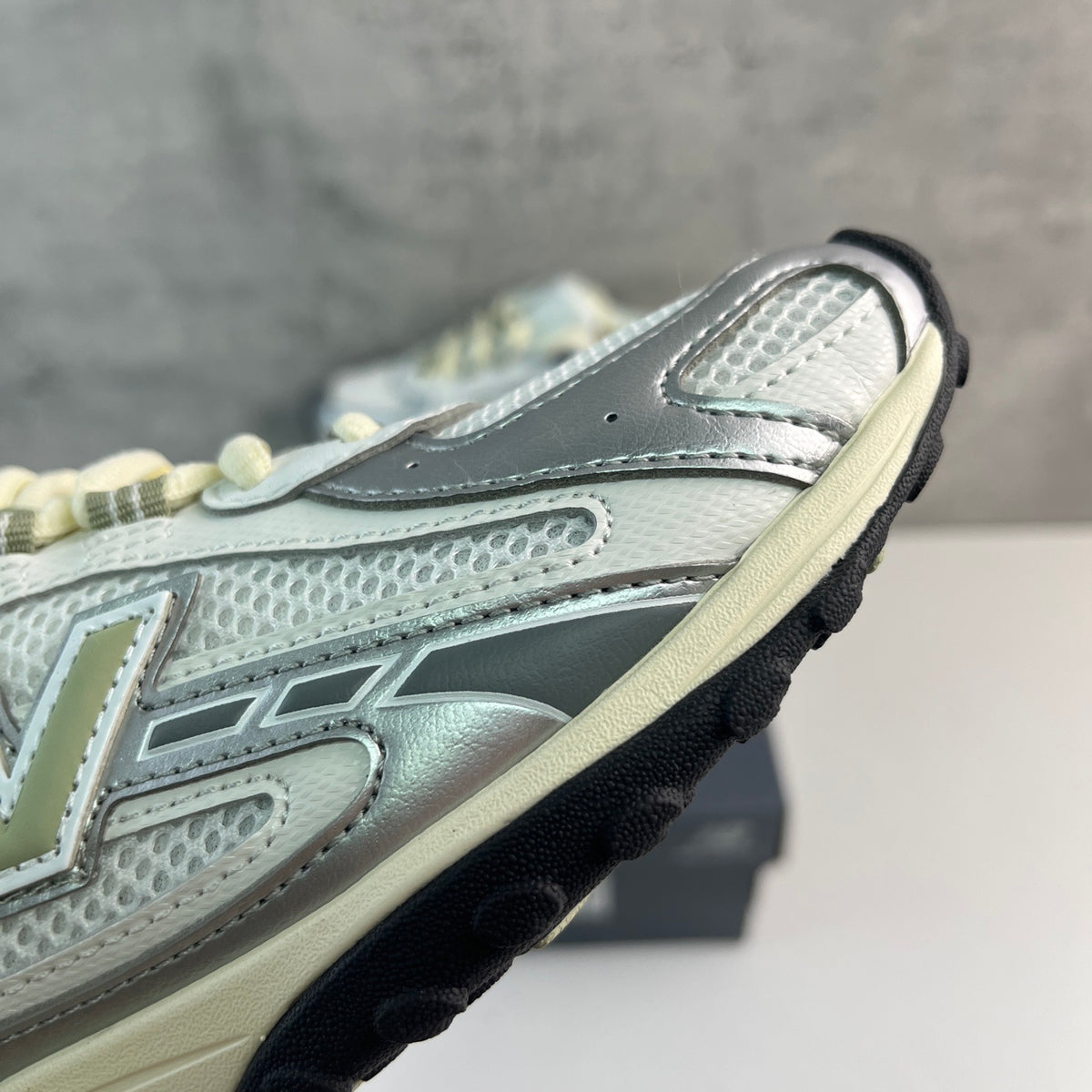 New Balance 204L 'Argent Blanc Kaki'