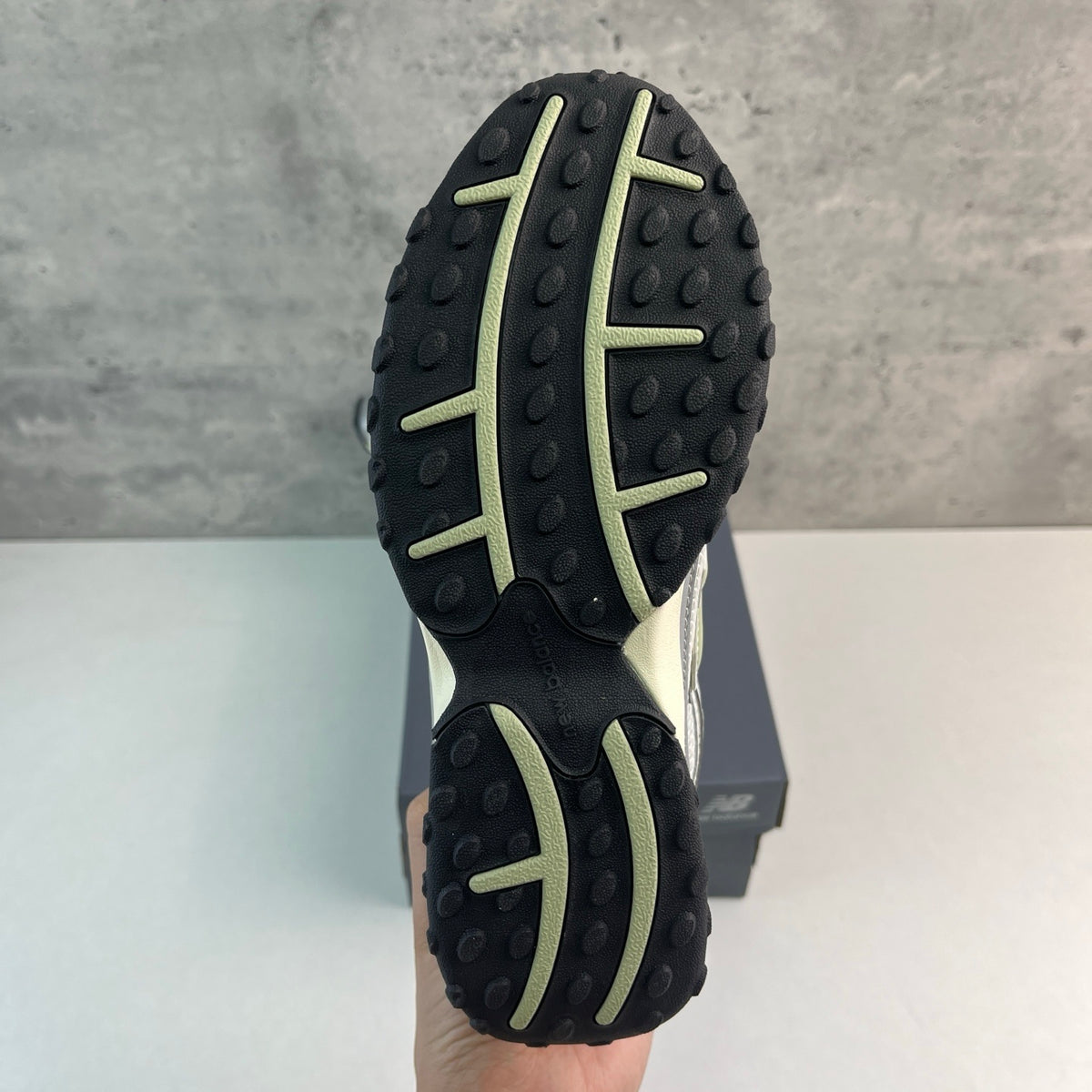 New Balance 204L 'Argent Blanc Kaki'
