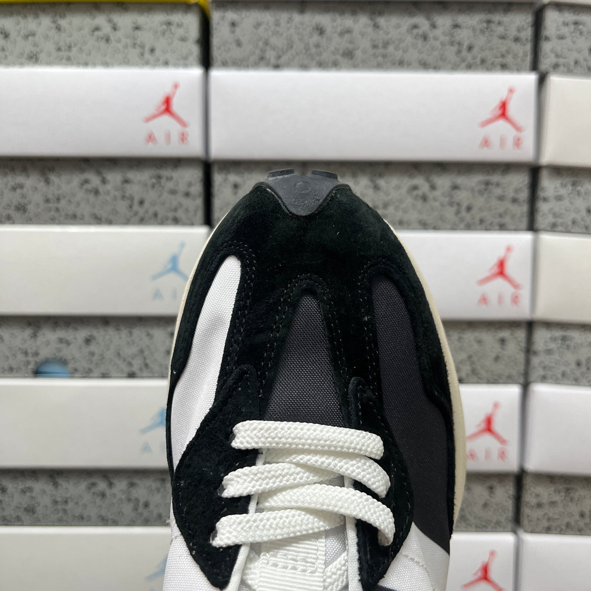 New Balance 327 'Noir Blanc Crème'