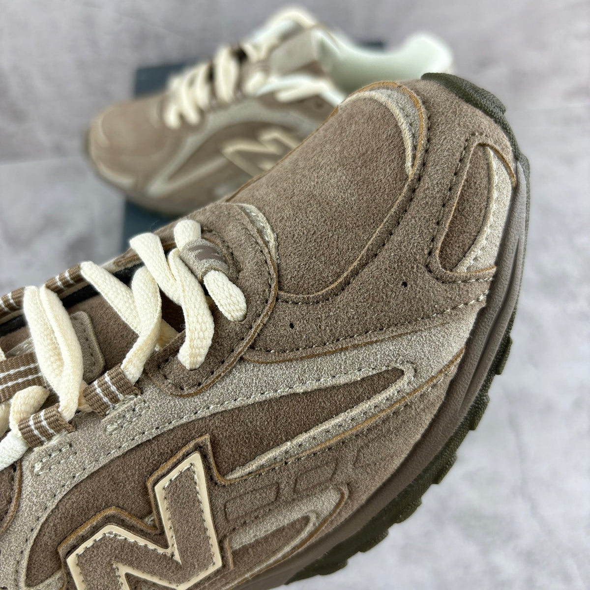 New Balance 204L 'Taupe'