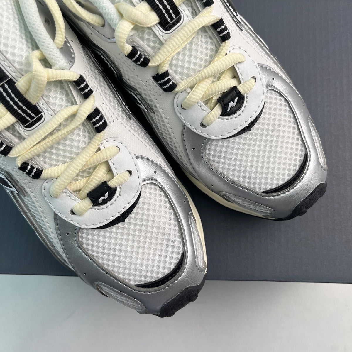 New Balance 204L 'Argent Noir Beige'