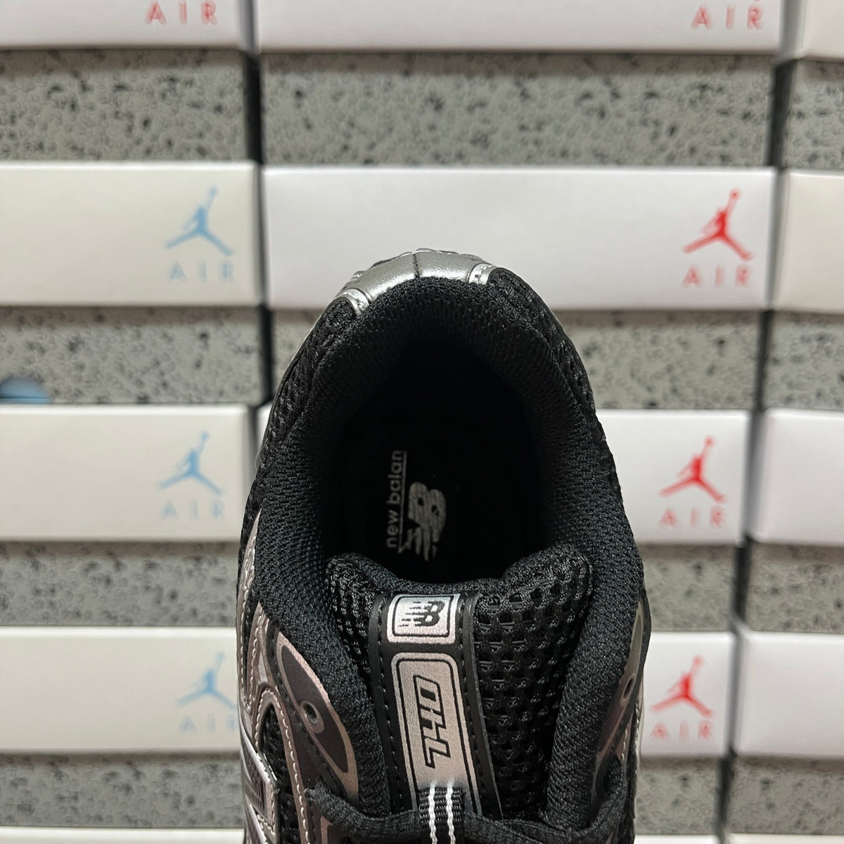 New Balance 740 'Noir Argent'