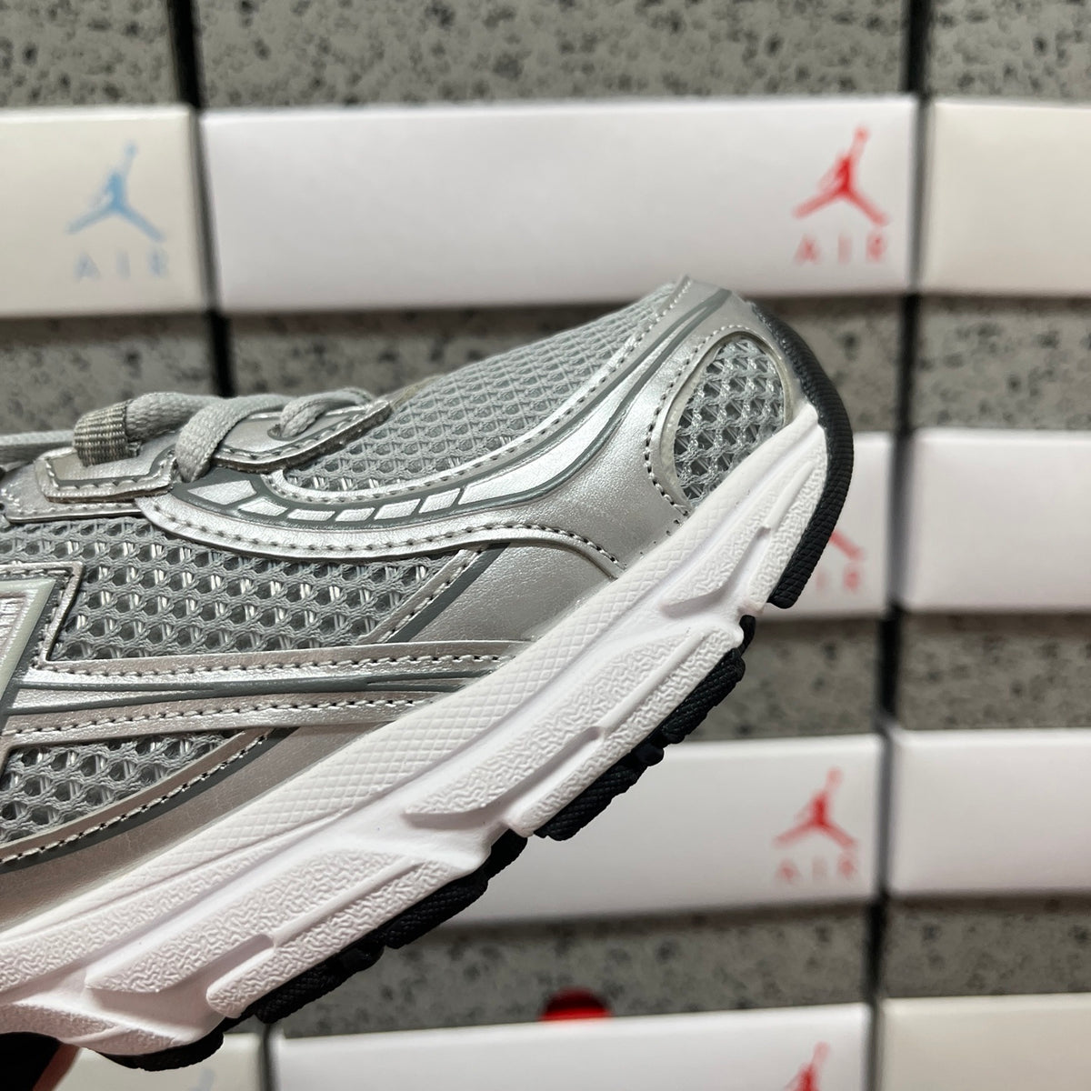 New Balance 740 'Gris Argent'