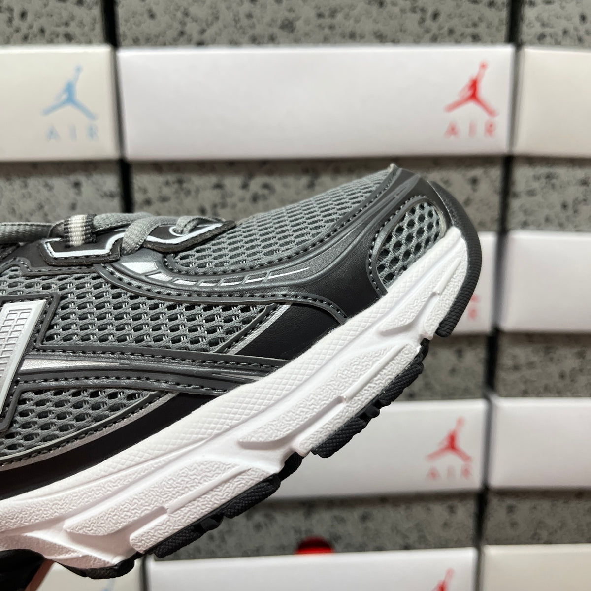 New Balance 740 'Gris Noir'