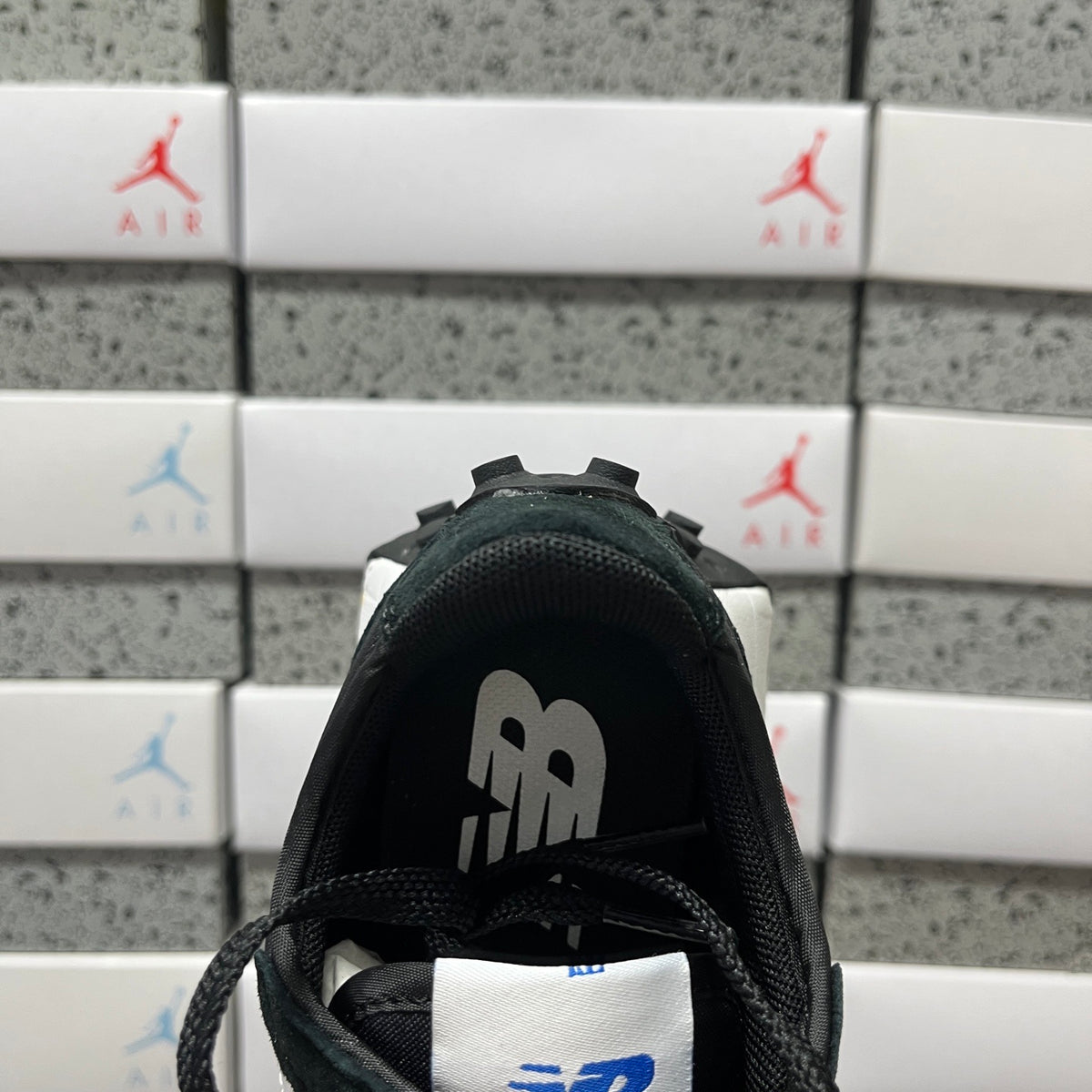 New Balance 327 'Noir Blanc'