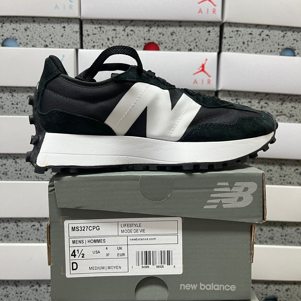 New Balance 327 'Noir Blanc'