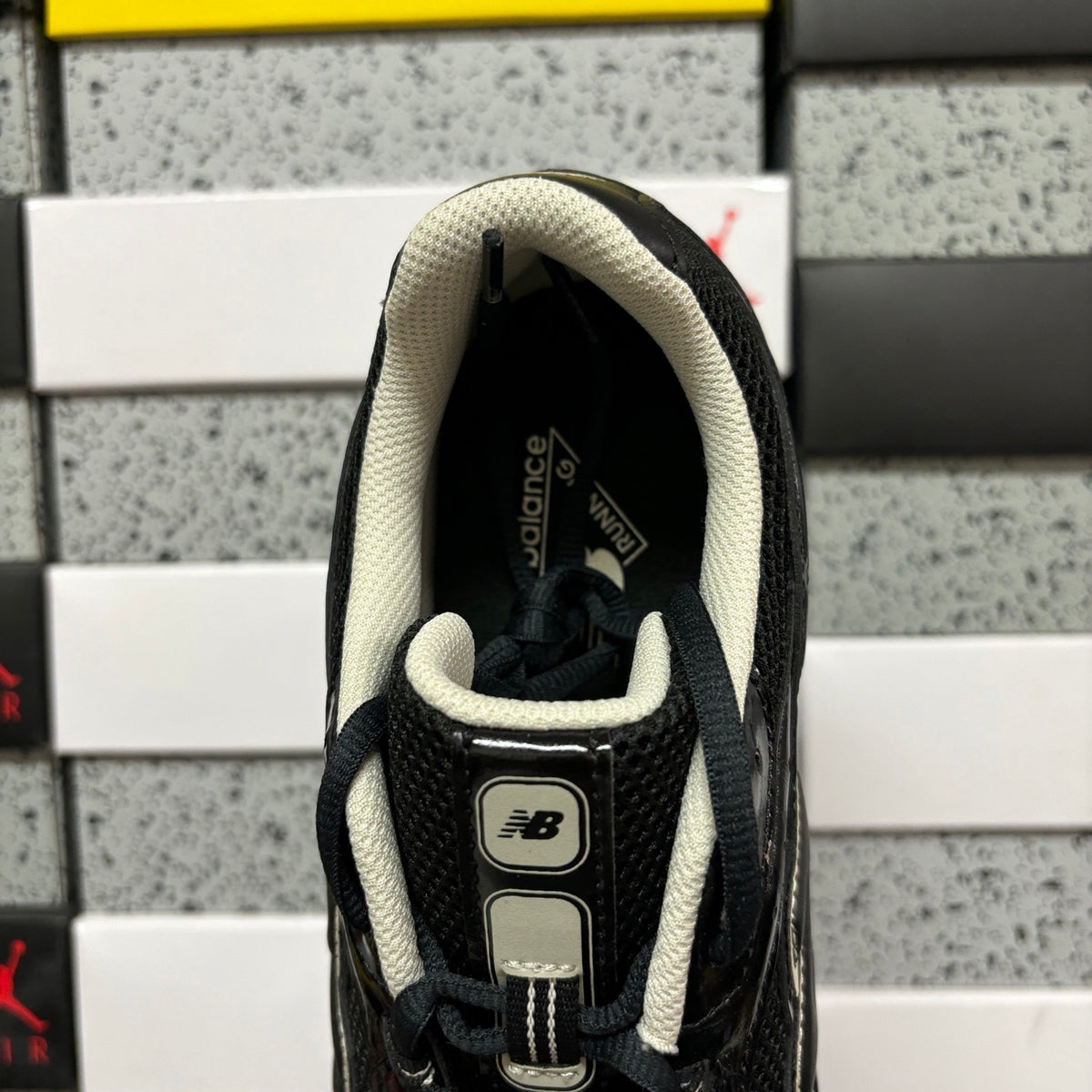 New Balance 204L 'Noir Verni'