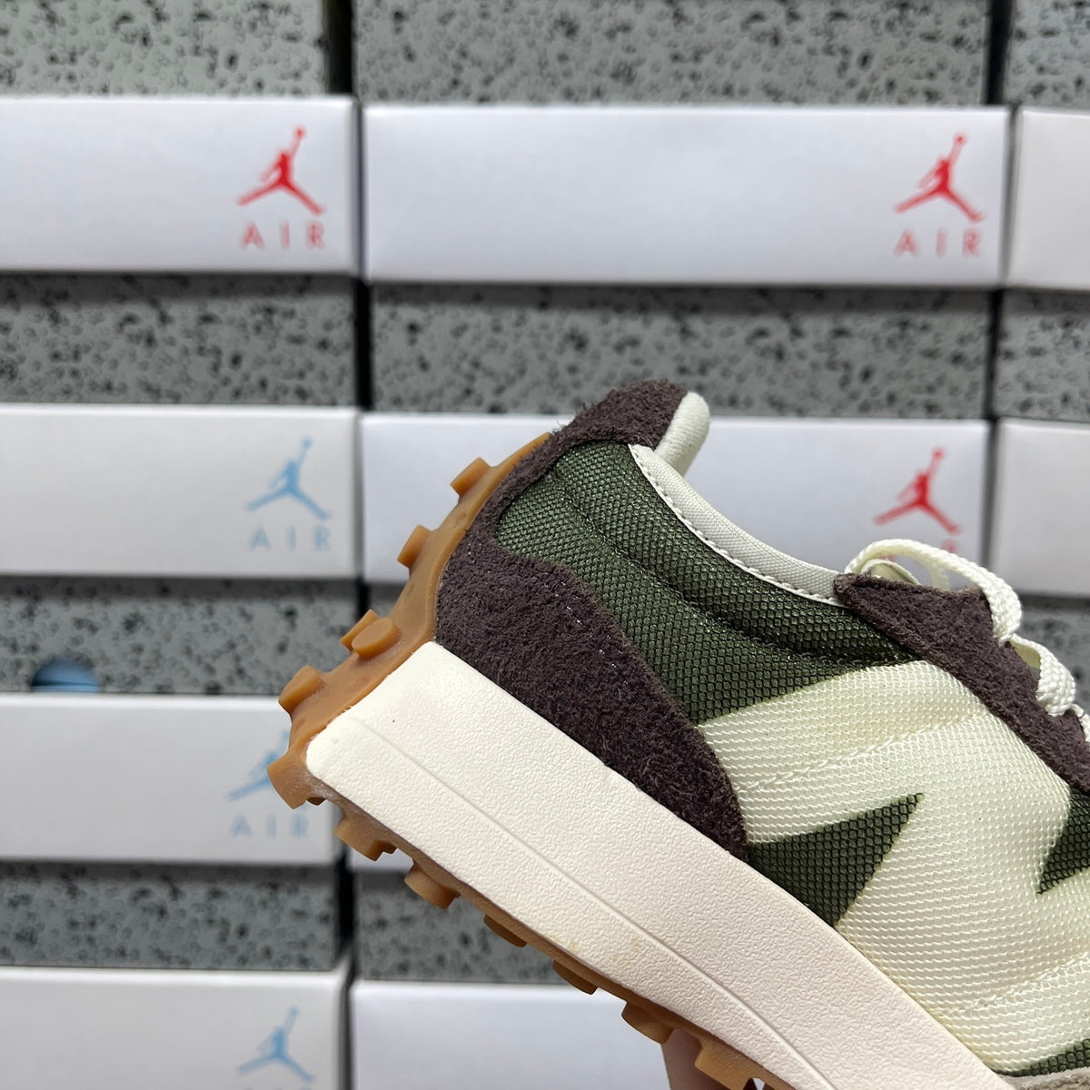 New Balance 327 'Beige Vert Foncé'
