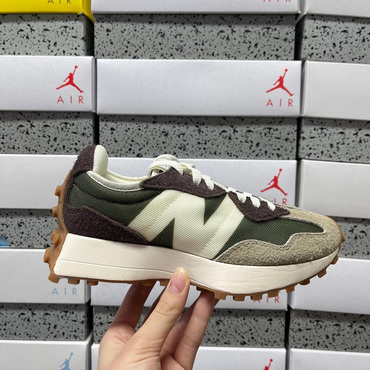 New Balance 327 'Beige Vert Foncé'