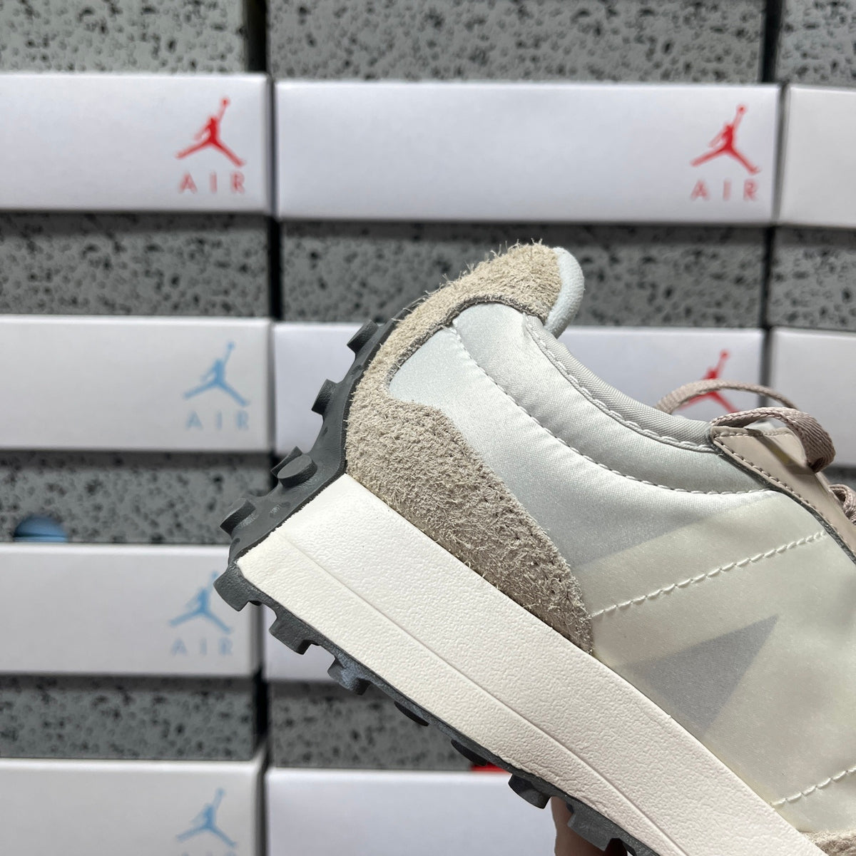 New Balance 327 'Beige Crème'