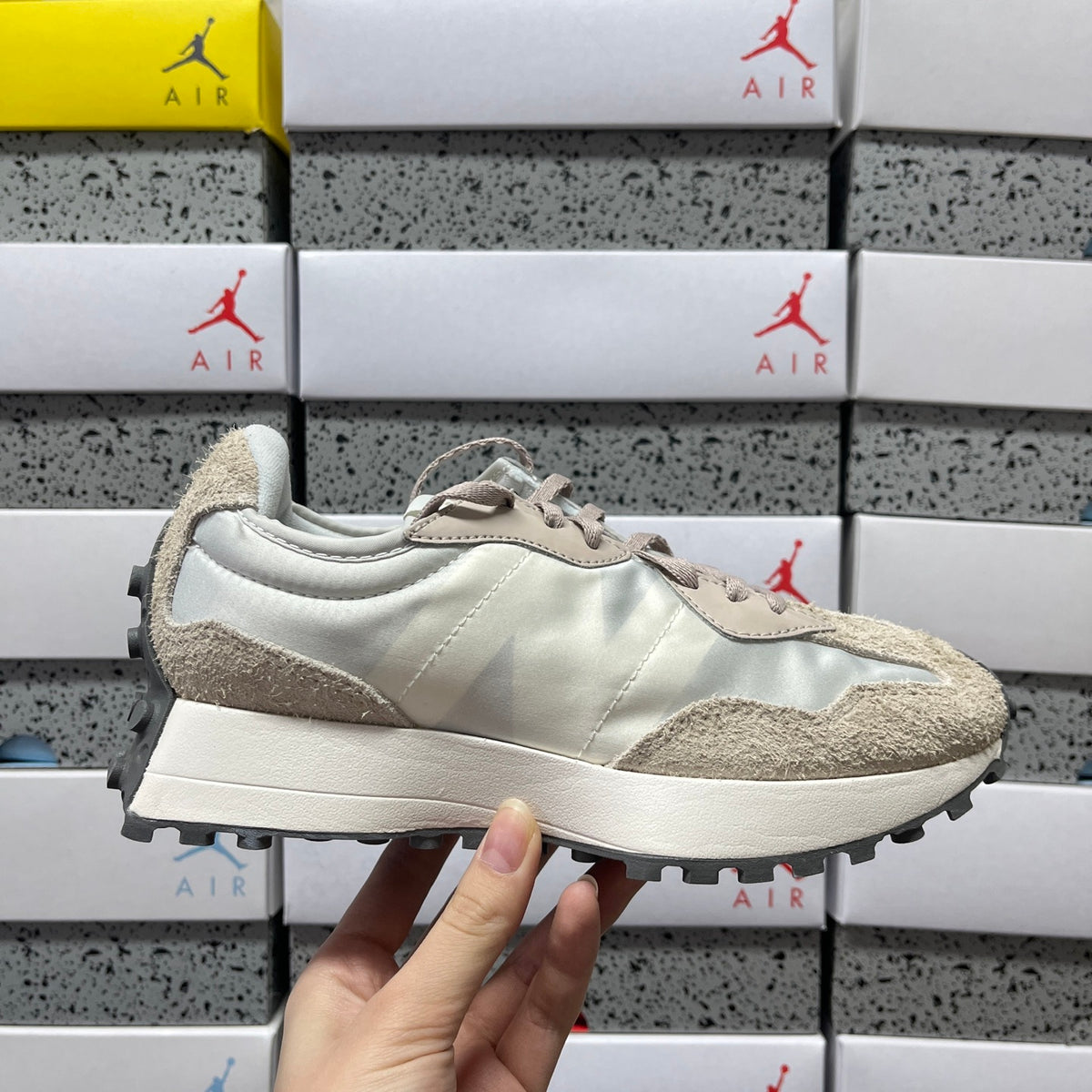 New Balance 327 'Beige Crème'