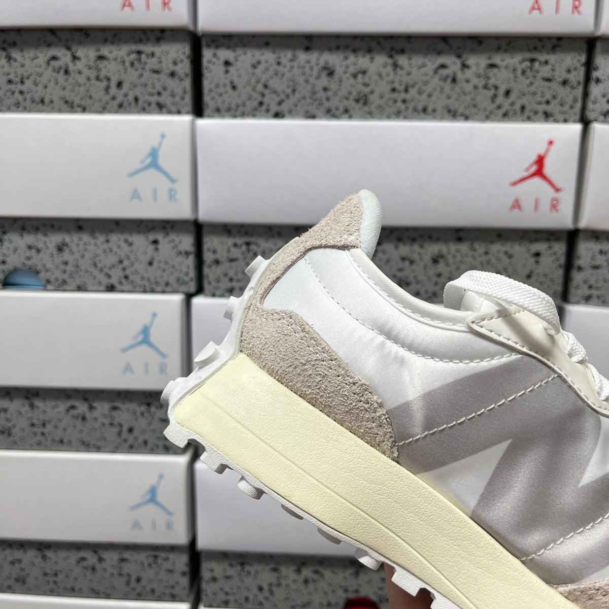 New Balance 327 'Beige Gris Clair'