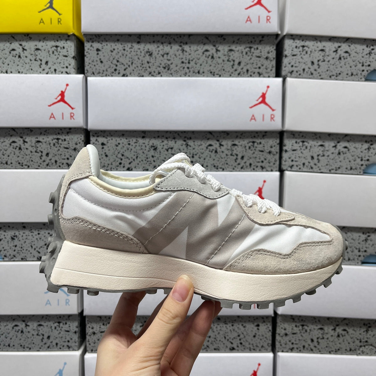 New Balance 327 'Beige Gris'