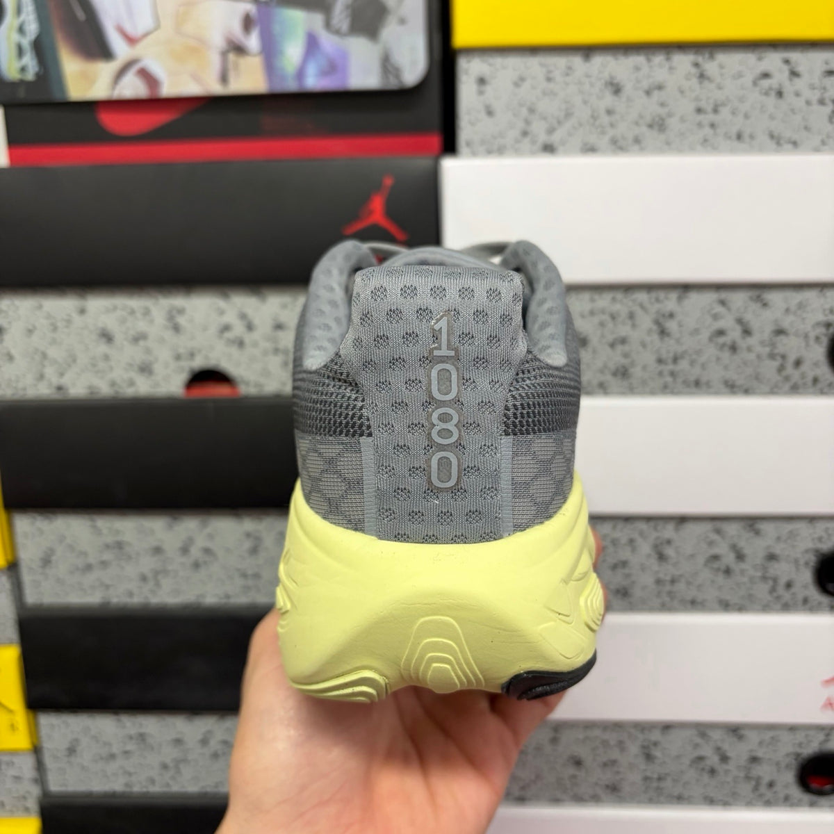 New Balance 1080 'Gris Jaune Pâle'