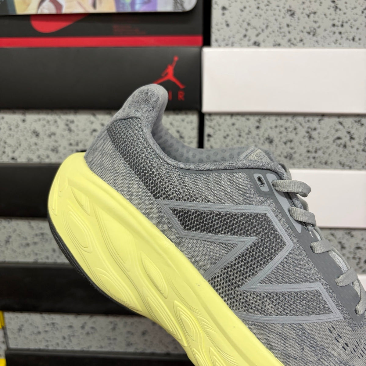 New Balance 1080 'Gris Jaune Pâle'