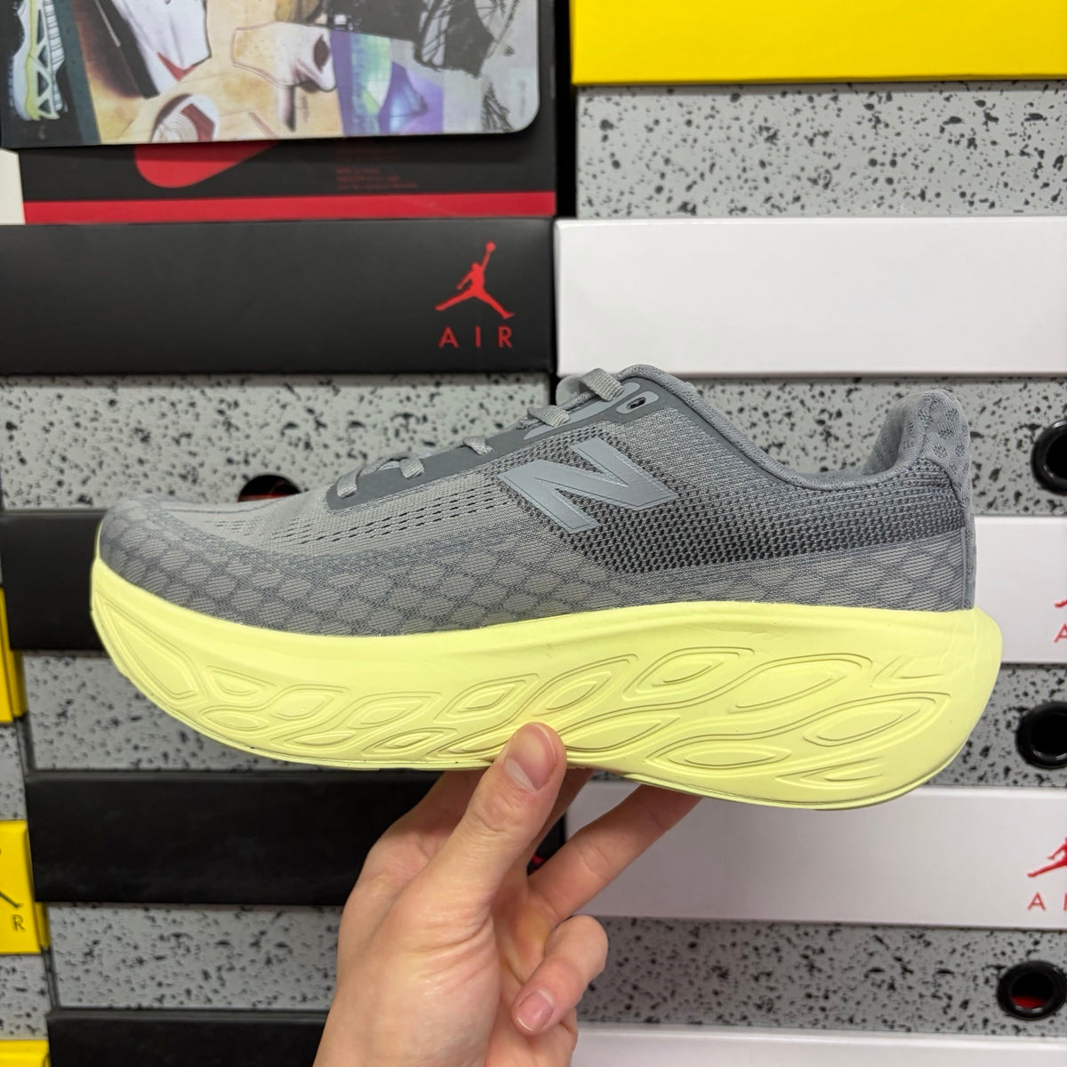 New Balance 1080 'Gris Jaune Pâle'