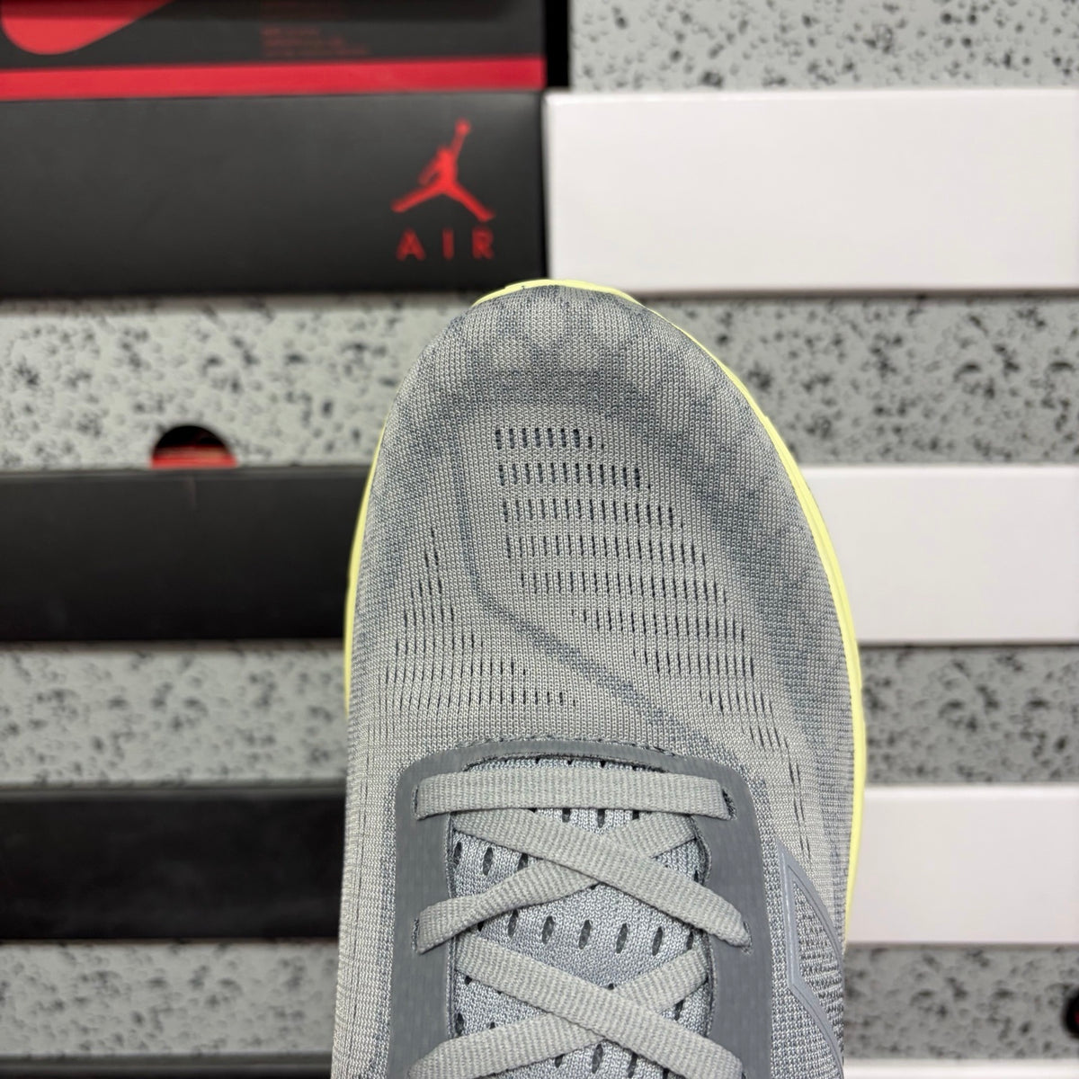 New Balance 1080 'Gris Jaune Pâle'