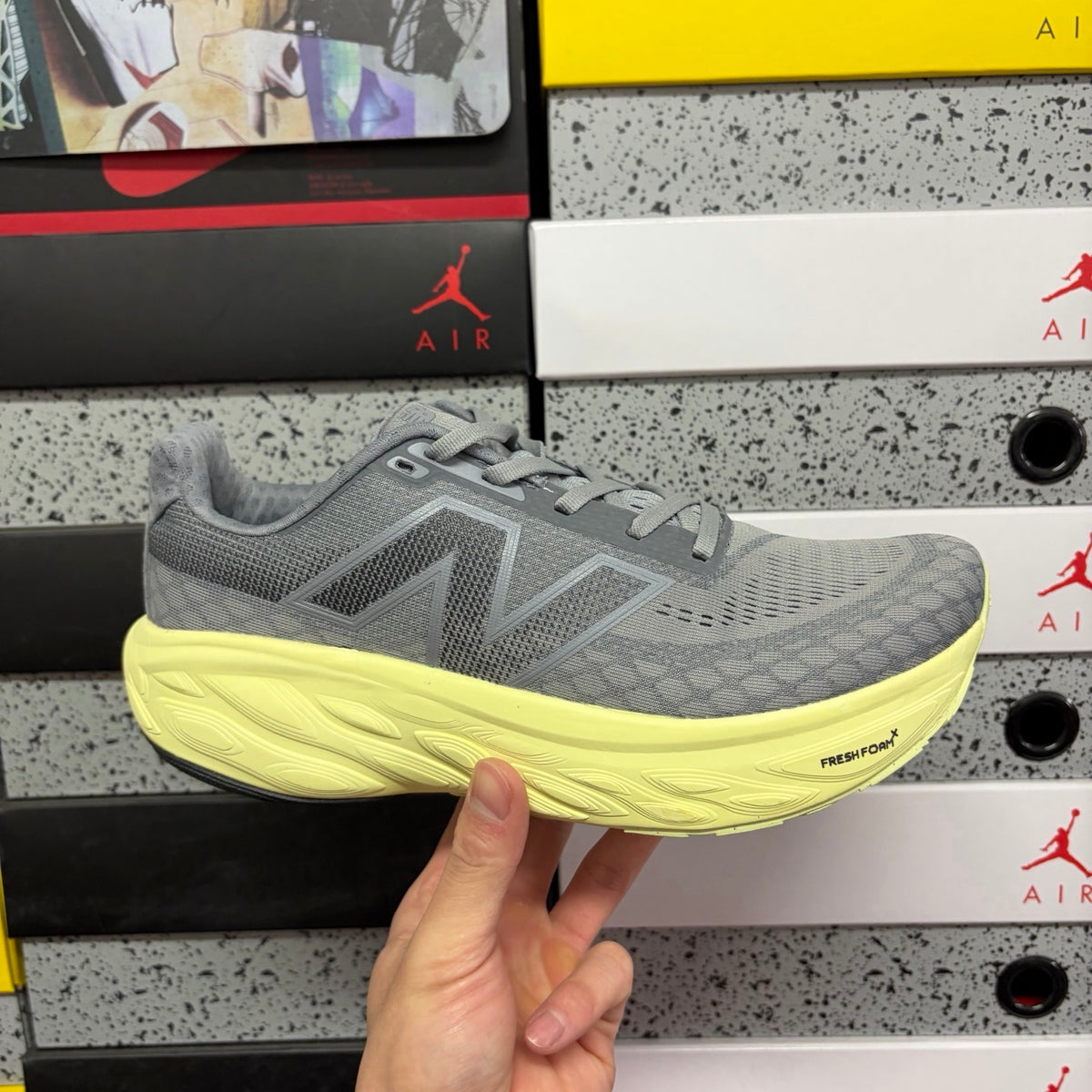 New Balance 1080 'Gris Jaune Pâle'