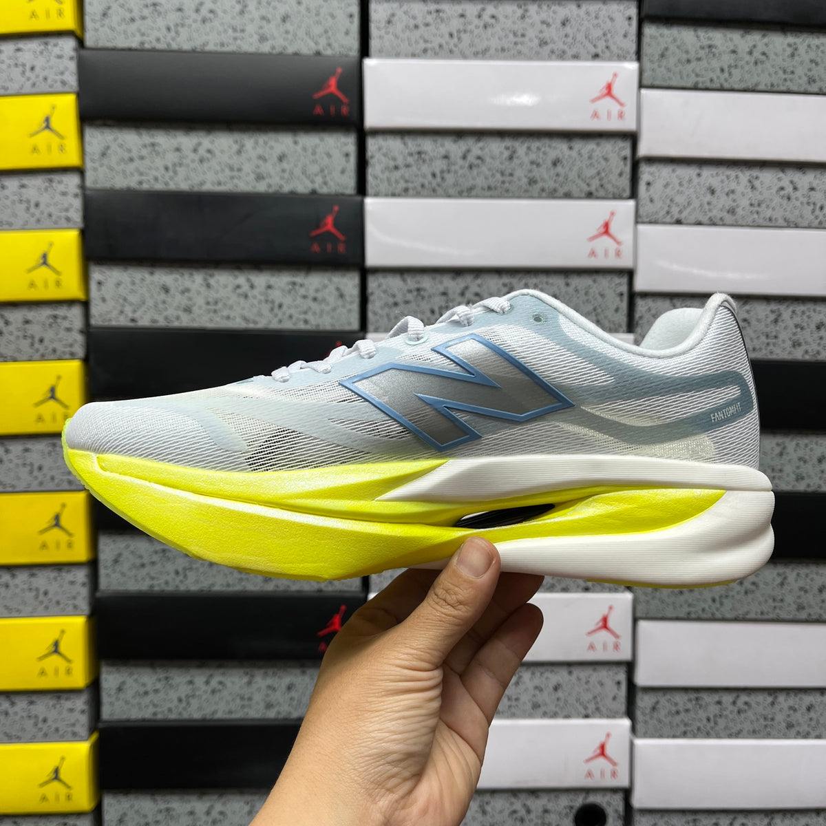 New Balance FuelCell 'Gris Jaune Fluo'