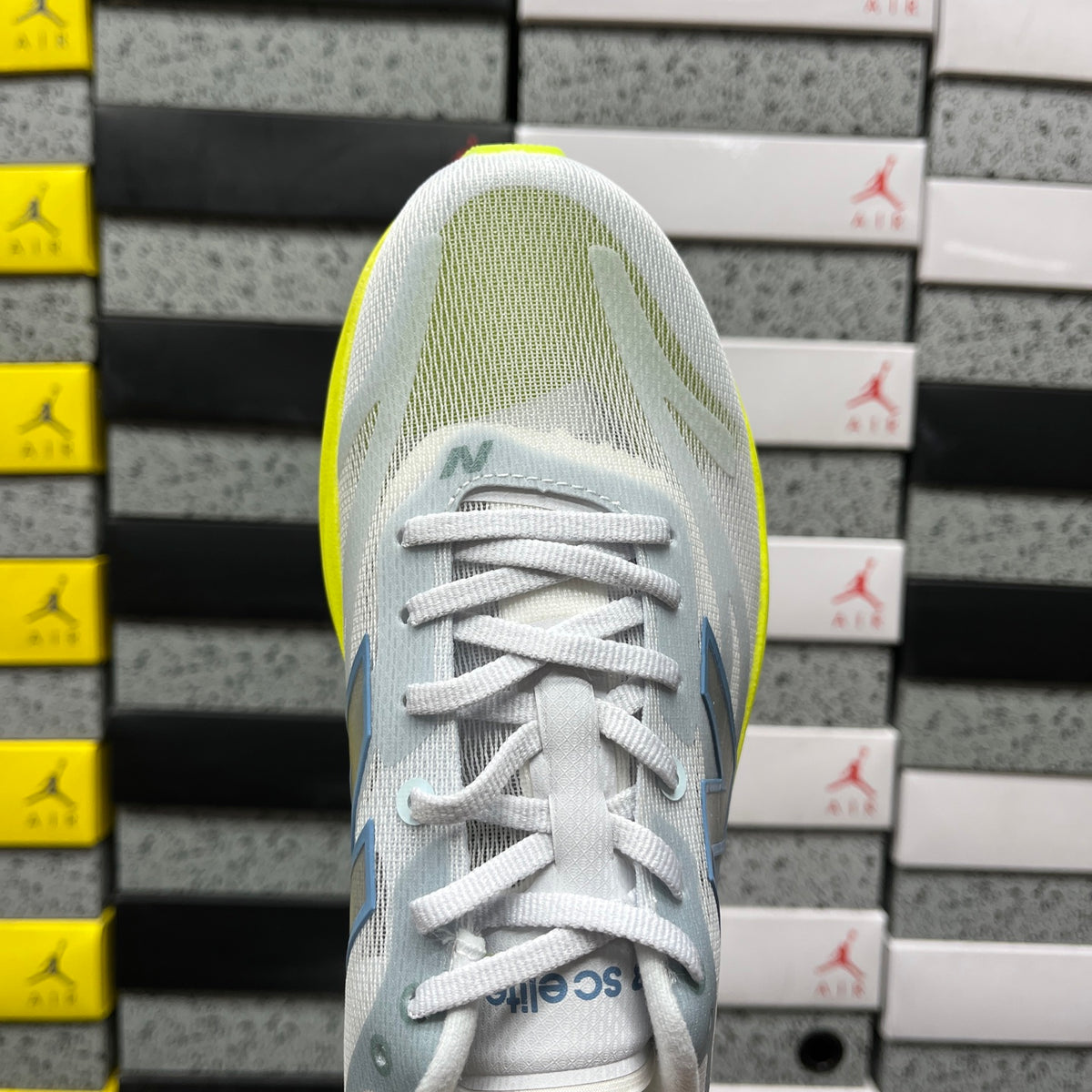 New Balance FuelCell 'Gris Jaune Fluo'