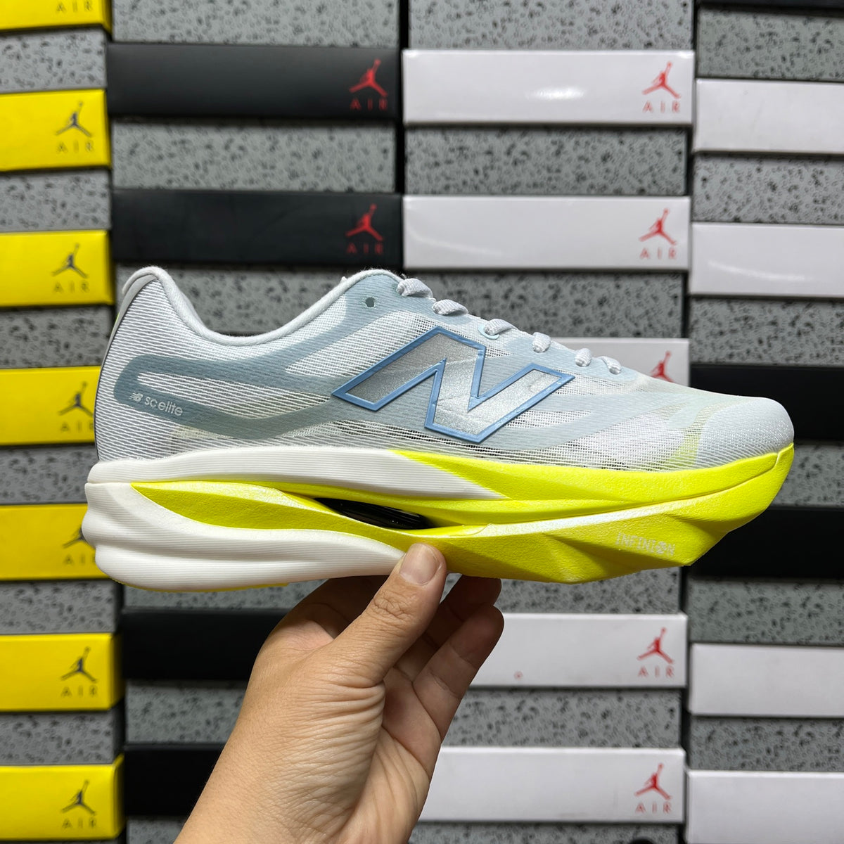 New Balance FuelCell 'Gris Jaune Fluo'