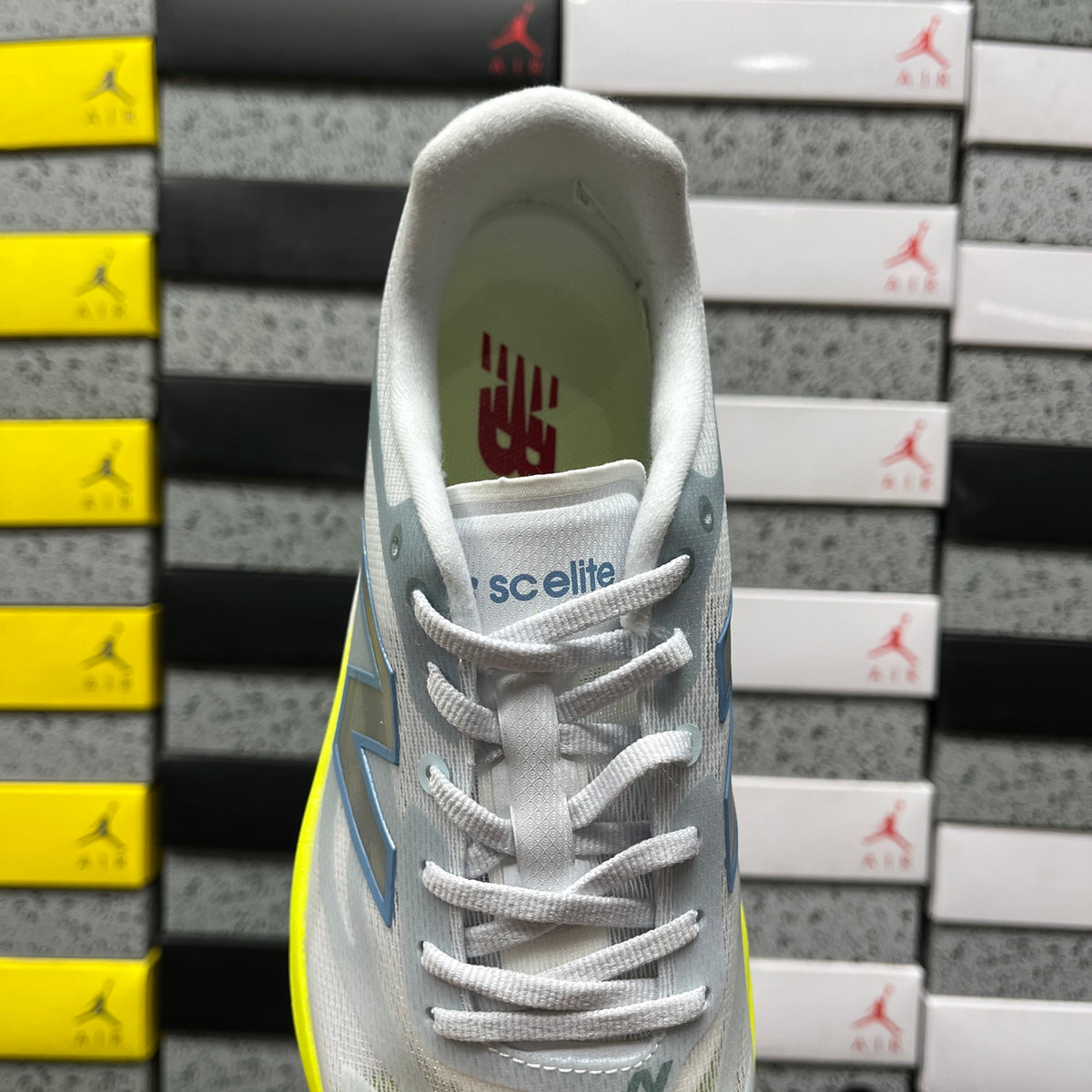 New Balance FuelCell 'Gris Jaune Fluo'